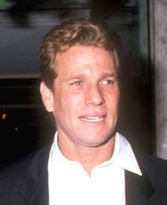 ライアン・オニール、刑事告発を免れる シネマトゥデイ