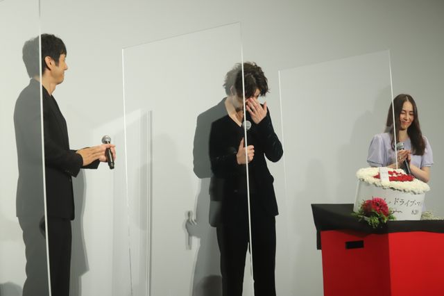 岡田将生、バースデーサプライズに笑顔！『ドライブ・マイ・カー』プレミアイベント：フォトギャラリー