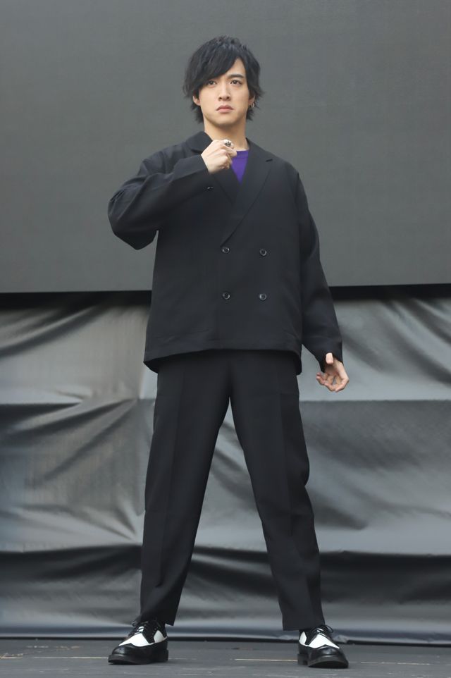 送込】仮面ライダードライブ・チェイス役上遠野太洸直筆サイン+メッセージ入りチェキ 2305] 上遠野太洸 直筆サイン入りカード「仮面ライダードライブ