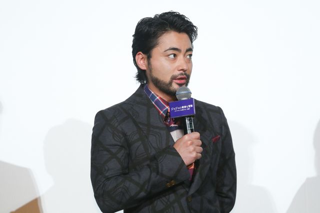 神木隆之介の肩に手を置く岡田将生を見つめる新田真剣佑　ほか山崎賢人の笑顔ショットも『ジョジョの奇妙な冒険』公開記念舞台あいさつ（4枚目）