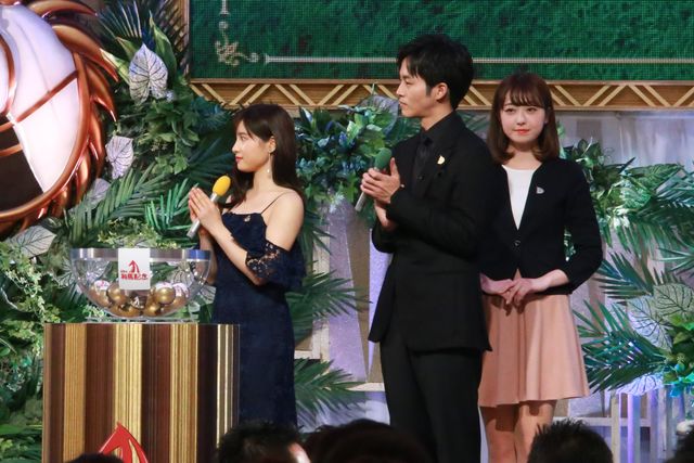 シックな衣装で松坂桃李＆土屋太鳳が登場！「第63回 有馬記念」公開枠順抽選会（4枚目）