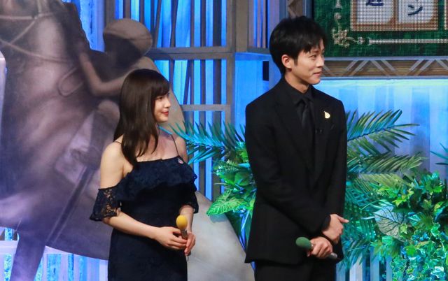 シックな衣装で松坂桃李＆土屋太鳳が登場！「第63回 有馬記念」公開枠順抽選会（15枚目）