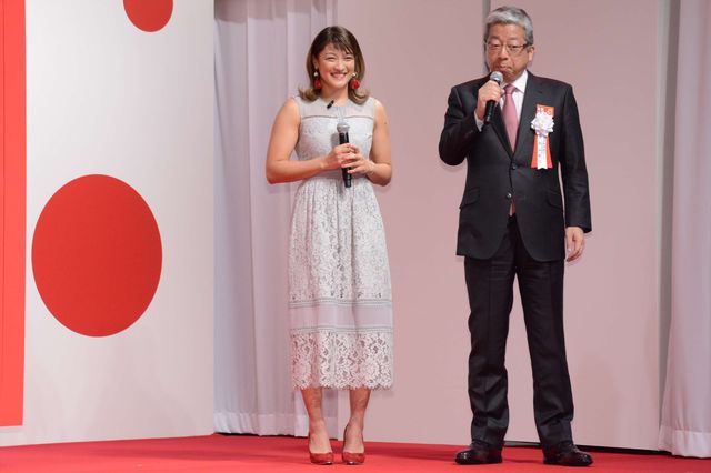 二宮和也、イリュージョンで登場！「平成31年用年賀状　引受セレモニー」（6枚目）