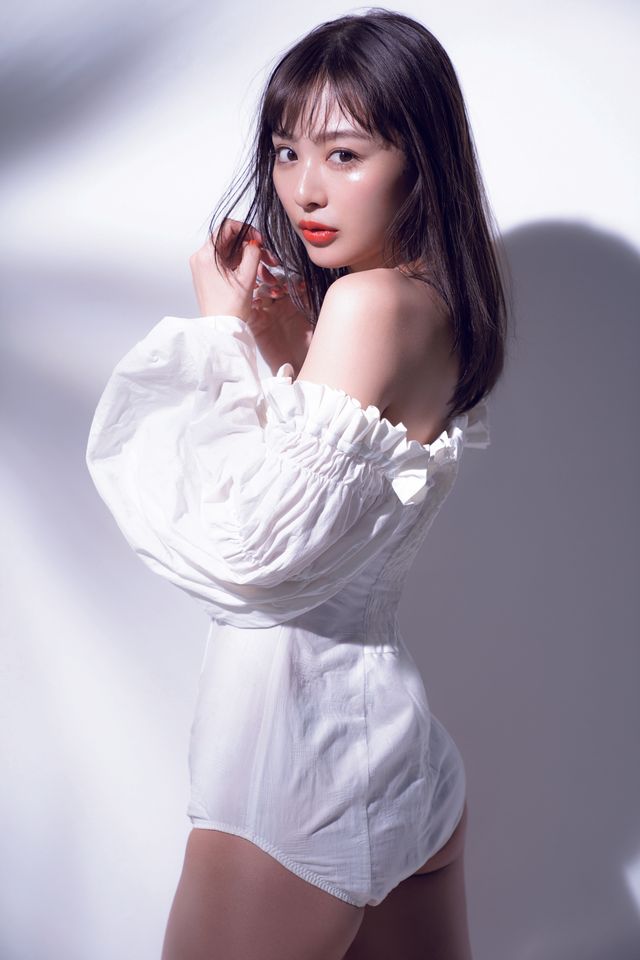 内田理央のつややかな美脚！（2枚目）