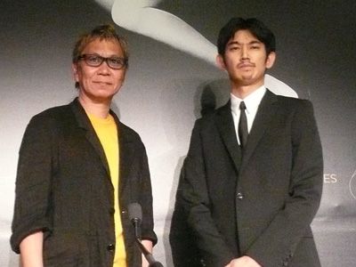 『一命』の三池崇史監督と海老蔵とともに主演を務める瑛太ー第64回カンヌ国際映画祭にて