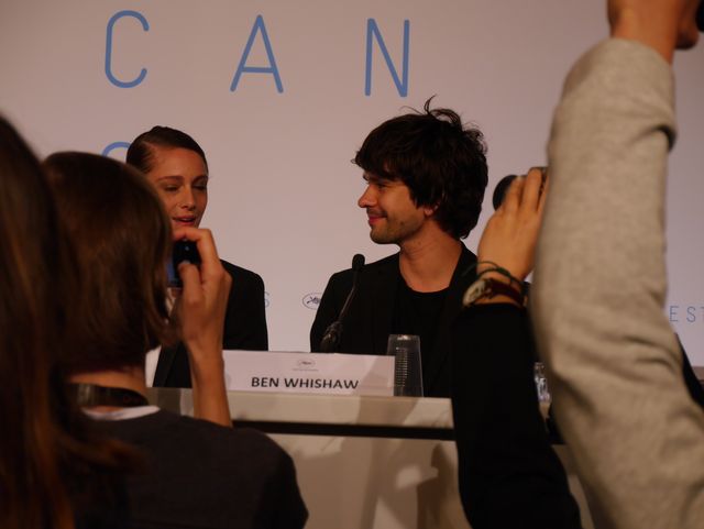 ベン・ウィショーがファンサービス！映画『ザ・ロブスター（原題） / The Lobster 』カンヌ公式会見フォトギャラリー（4枚目）