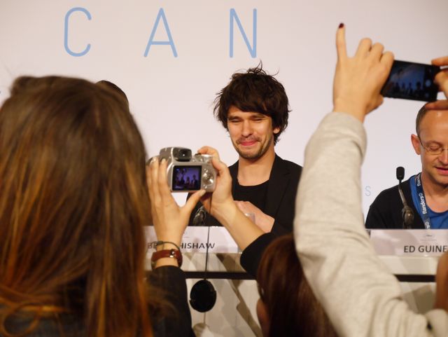 ベン・ウィショーがファンサービス！映画『ザ・ロブスター（原題） / The Lobster 』カンヌ公式会見フォトギャラリー（6枚目）