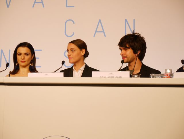 ベン・ウィショーがファンサービス！映画『ザ・ロブスター（原題） / The Lobster 』カンヌ公式会見フォトギャラリー（9枚目）