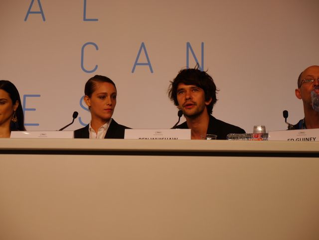 ベン・ウィショーがファンサービス！映画『ザ・ロブスター（原題） / The Lobster 』カンヌ公式会見フォトギャラリー（15枚目）