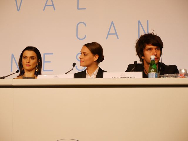 ベン・ウィショーがファンサービス！映画『ザ・ロブスター（原題） / The Lobster 』カンヌ公式会見フォトギャラリー（16枚目）