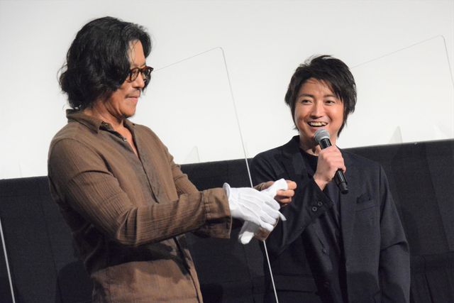 藤原竜也、土屋太鳳、風間俊介ら“鳩だるま落とし”に挑戦！『鳩の撃退法』公開初日舞台あいさつ（5枚目）