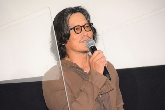 藤原竜也、土屋太鳳、風間俊介ら“鳩だるま落とし”に挑戦！『鳩の撃退法』公開初日舞台あいさつ（15枚目）