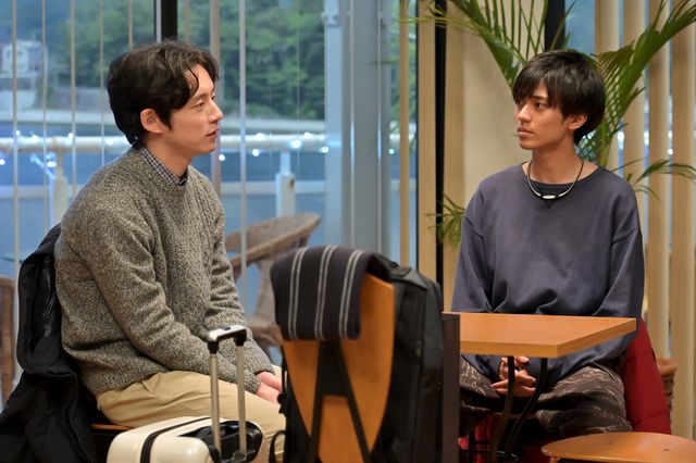 菅波先生、亮と話し込む「おかえりモネ」第116回の場面写真：フォトギャラリー