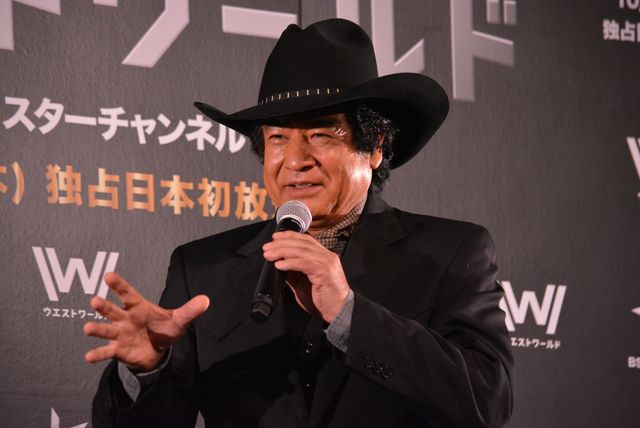 これが藤岡弘、だ！日本刀で鏡割りフォトギャラリー（6枚目）