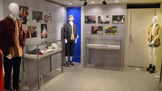 ドンブラザーズ「あとのまつり展」渋谷で明日開幕!変身前衣装、井上敏樹が執筆した「縁」文字など展示