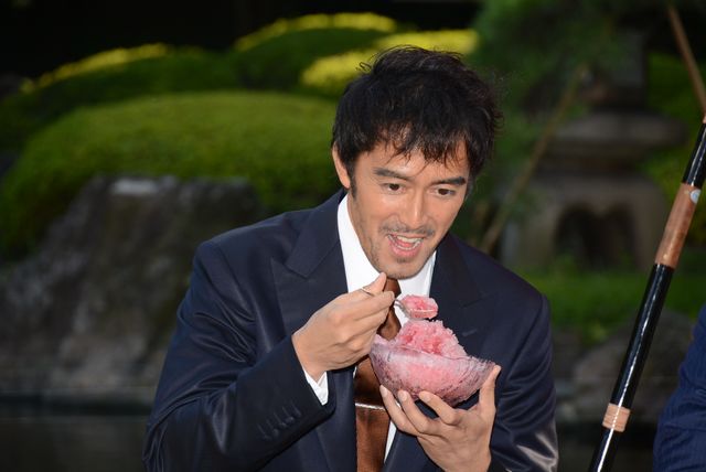 中井貴一＆阿部寛、人力車で登場！フォトギャラリー（3枚目）