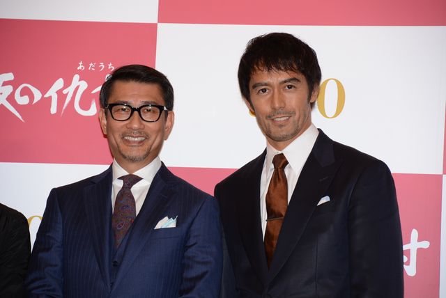 中井貴一＆阿部寛、人力車で登場！フォトギャラリー（9枚目）