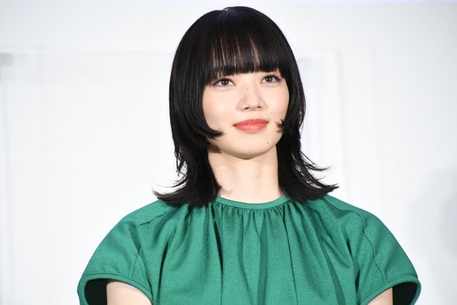 小松菜奈が涙…！映画『余命10年』公開記念舞台あいさつ（6枚目）