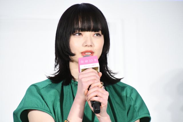 小松菜奈が涙…！映画『余命10年』公開記念舞台あいさつ（9枚目）