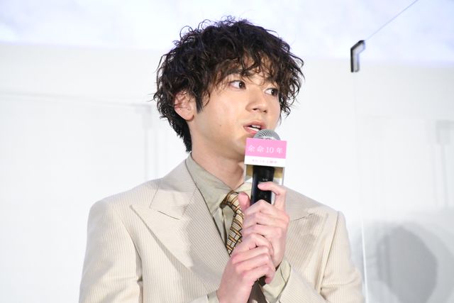 小松菜奈が涙…！映画『余命10年』公開記念舞台あいさつ（12枚目）