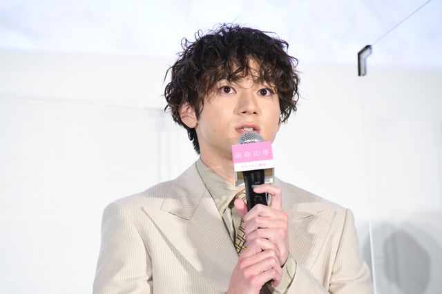 小松菜奈が涙…！映画『余命10年』公開記念舞台あいさつ（13枚目）