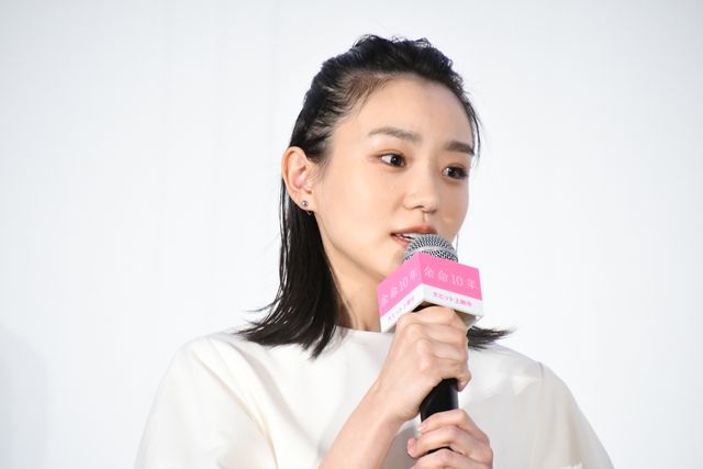 小松菜奈が涙…！映画『余命10年』公開記念舞台あいさつ（15枚目）