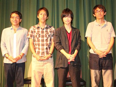ファンとの距離を縮めた（左から）喜安浩平、朝井リョウ、神木隆之介、吉田大八