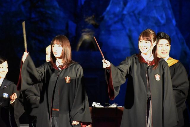 広瀬アリス&すず、魔法をかける!USJ「ハリポタ」エリアに新アトラクション登場!写真ギャラリー