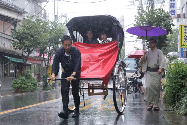 大胆ヌードに挑んだ安達祐実、神社でヒット祈願！フォトギャラリー（2枚目）