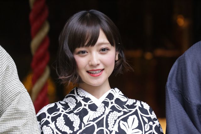 大胆ヌードに挑んだ安達祐実、神社でヒット祈願！フォトギャラリー（6枚目）