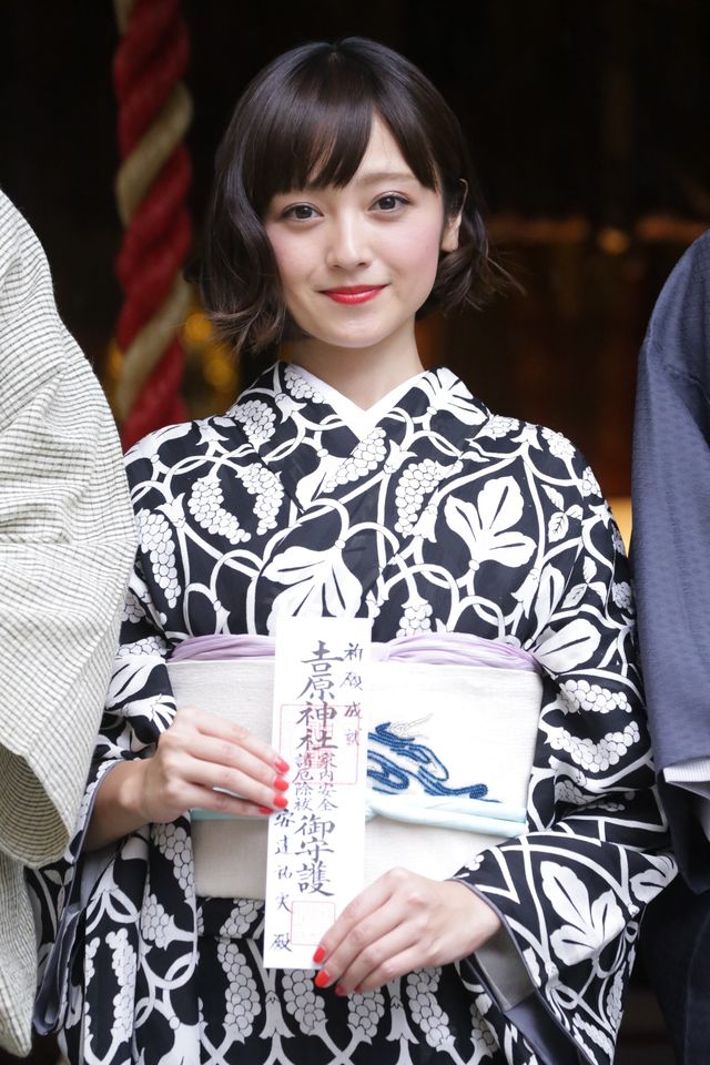 大胆ヌードに挑んだ安達祐実、神社でヒット祈願！フォトギャラリー（7枚目）