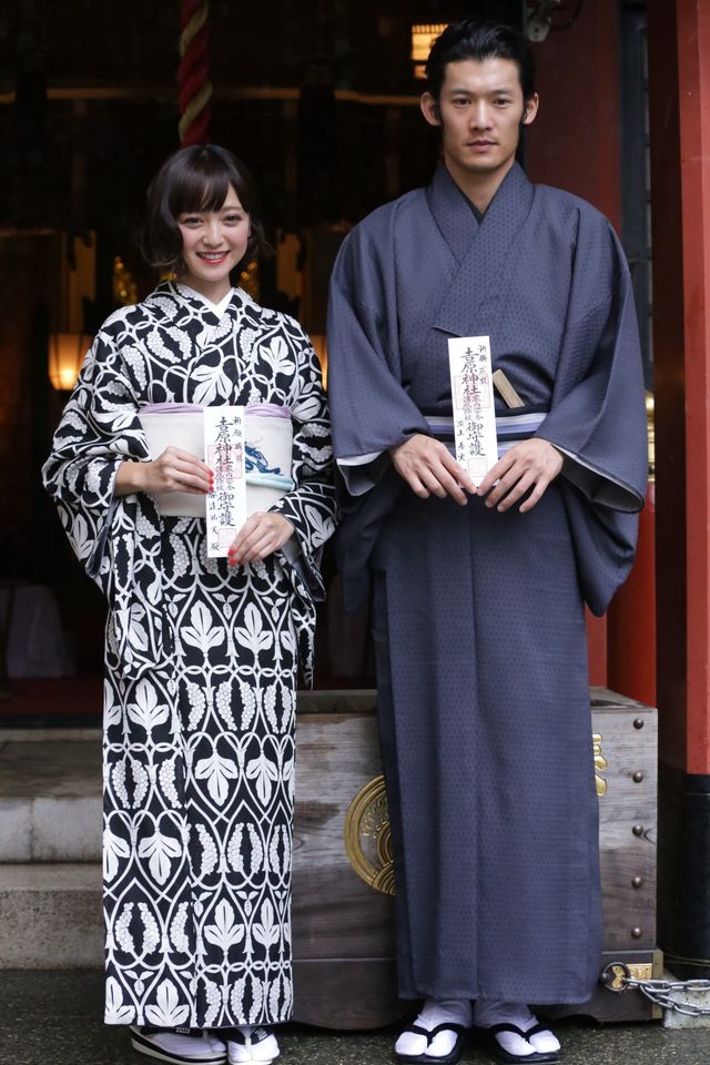 大胆ヌードに挑んだ安達祐実、神社でヒット祈願！フォトギャラリー（8枚目）