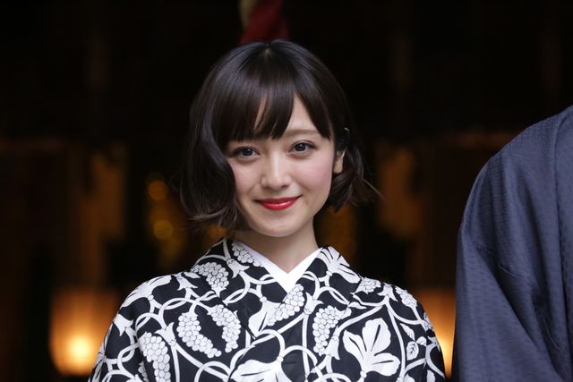 大胆ヌードに挑んだ安達祐実、神社でヒット祈願！フォトギャラリー（10枚目）