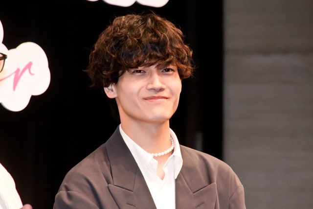 Aぇ! group佐野晶哉、平泉成らベテランに囲まれ笑顔！『明日を綴る写真館』舞台挨拶の様子（3枚目）