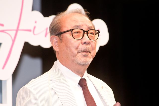 Aぇ! group佐野晶哉、平泉成らベテランに囲まれ笑顔！『明日を綴る写真館』舞台挨拶の様子（4枚目）