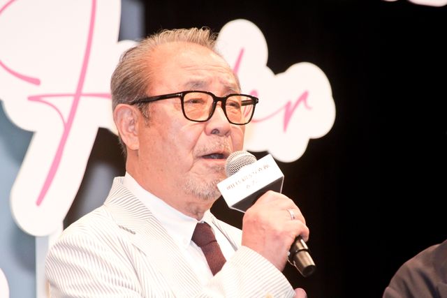 Aぇ! group佐野晶哉、平泉成らベテランに囲まれ笑顔！『明日を綴る写真館』舞台挨拶の様子（5枚目）