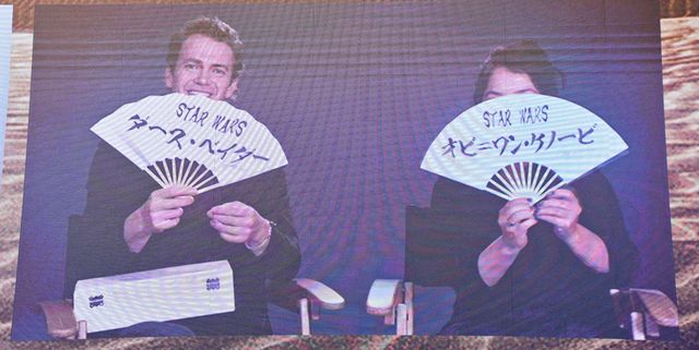 ヘイデン・クリステンセン、ダース・ベイダーと日本語で書かれた扇子に大興奮!:フォトギャラリー