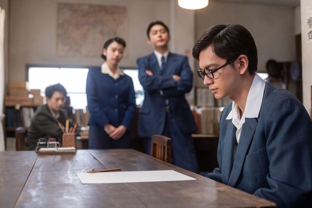 家族と嵩（北村匠海）の無事を祈り…「あんぱん」第17週「あなたの二倍あなたを好き」第83回（3枚目）