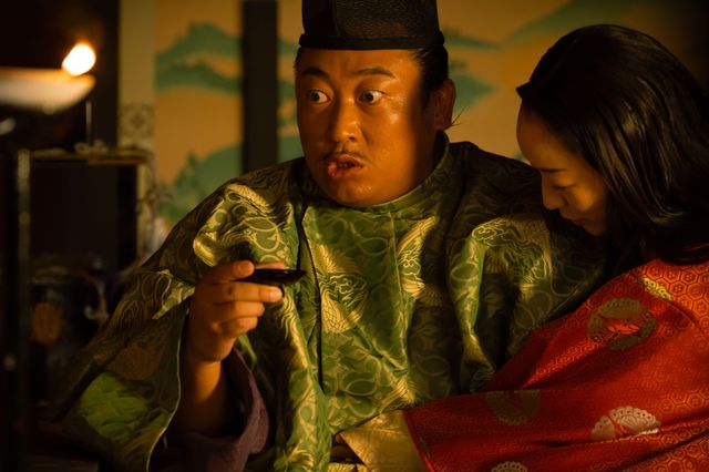 「光る君へ」道隆の横暴に愚痴るロバート秋山・実資　第14回場面写真：フォトギャラリー