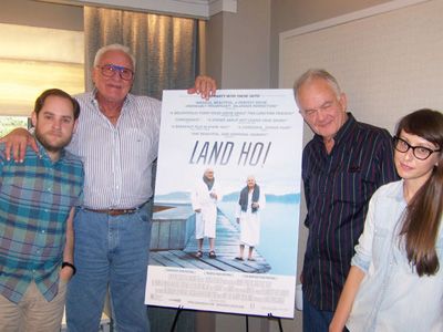 （左から）アーロン・カッツ監督、主演アール・リン・ネルソン、ポール・エンホーン、マーサ・スティーブンス監督