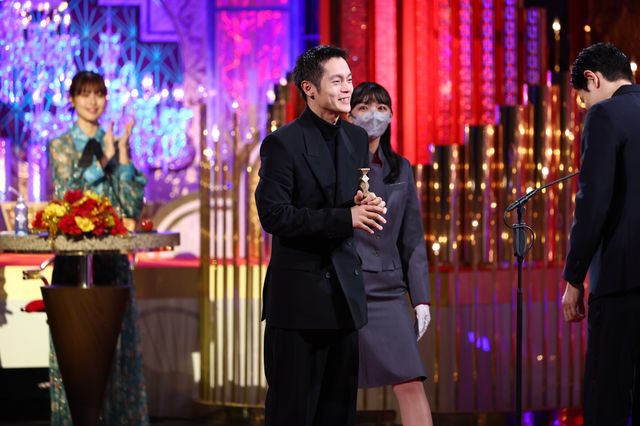 窪田正孝、最優秀助演男優賞にガッツポーズ！（2枚目）