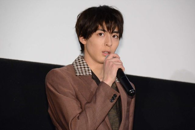 みんなでポーズ！『PとJK』初日舞台あいさつフォトギャラリー（4枚目）