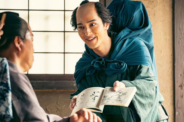 あきらめない蔦重（横浜流星）…「べらぼう～蔦重栄華乃夢噺～」第3回「千客万来『一目千本』」：フォトギャラリー