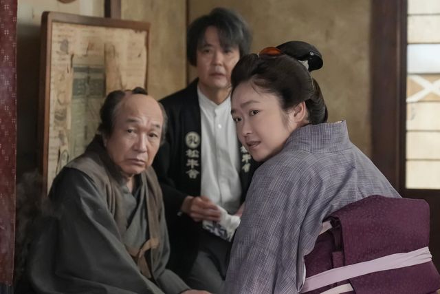 ソワソワする松野家…朝ドラ「ばけばけ」第10週「トオリ、スガリ。」第50回：フォトギャラリー