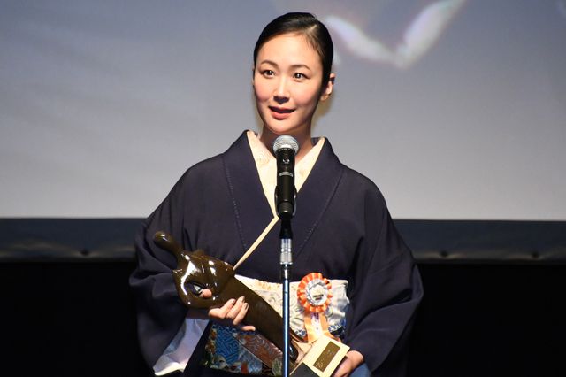 美しい！菊地凛子はドレス＆黒木華は着物！第15回TAMA映画賞授賞式（2枚目）