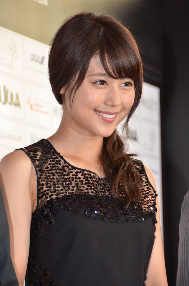 有村架純、キュートなワンピで登場！レッドカーペット＆アワードセレモニー写真ギャラリー（5枚目）