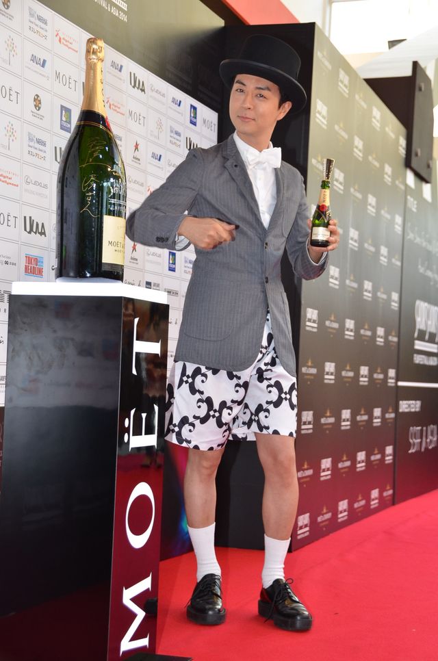 有村架純、キュートなワンピで登場！レッドカーペット＆アワードセレモニー写真ギャラリー（10枚目）