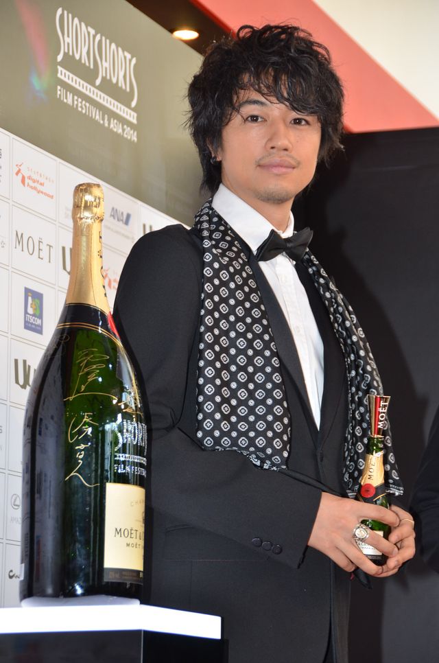 有村架純、キュートなワンピで登場！レッドカーペット＆アワードセレモニー写真ギャラリー（15枚目）