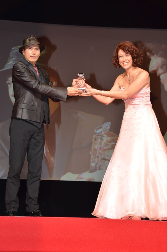 有村架純、キュートなワンピで登場！レッドカーペット＆アワードセレモニー写真ギャラリー（21枚目）