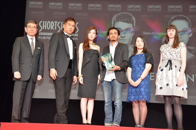 有村架純、キュートなワンピで登場！レッドカーペット＆アワードセレモニー写真ギャラリー（31枚目）